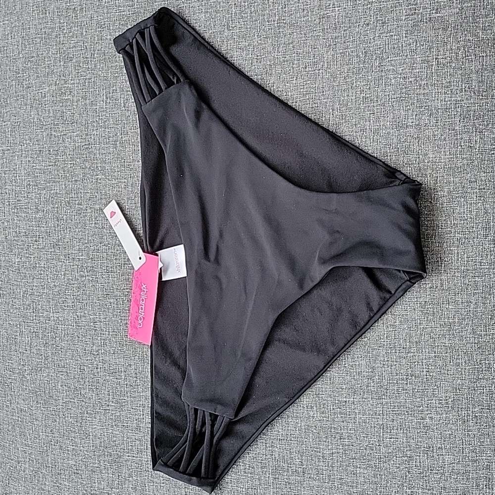 Black Cheeky Bikini Swimsuit Bottom Size: XL